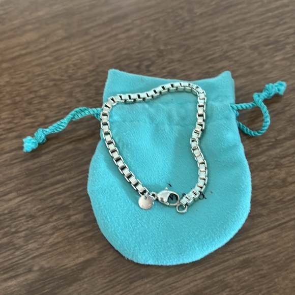 Tiffany & Co. Silver Venetian Bracelet PRICE DROP Today Only Closet clearout - Picture 7 of 10